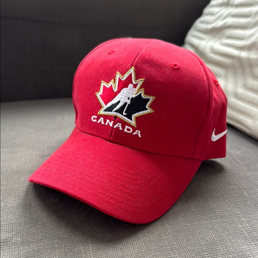 Vintage Nike Team Canada Hat / Bauer / New / 2005